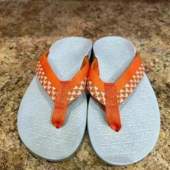 Chaco Ladies Gray Flip Flops with Orange Strap Women’s size 6 Summer Sandals - Picture 5 of 8